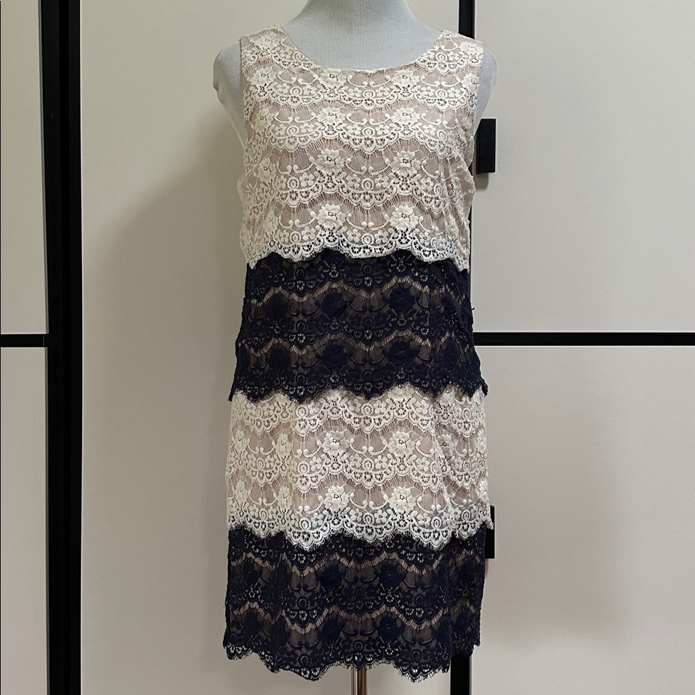 Jessica Simpson Women’s Tiered Navy and Cream Lace Dress size 8